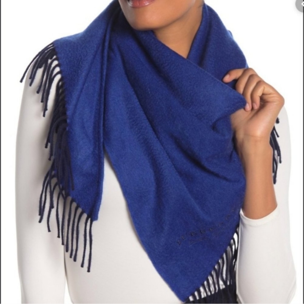NEW  Blue Burberry Mega Check Cashmere Scarf, triangle shape. NO BOX